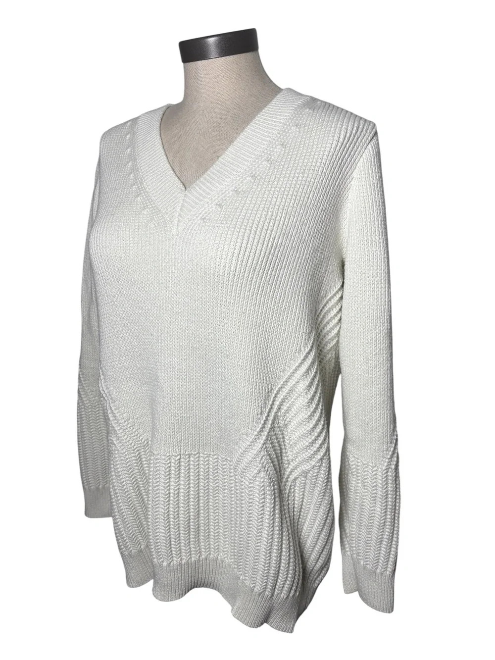Athleta White Chunky Knit V Neck Sweater Medium Cozy Heavyweight Pullover